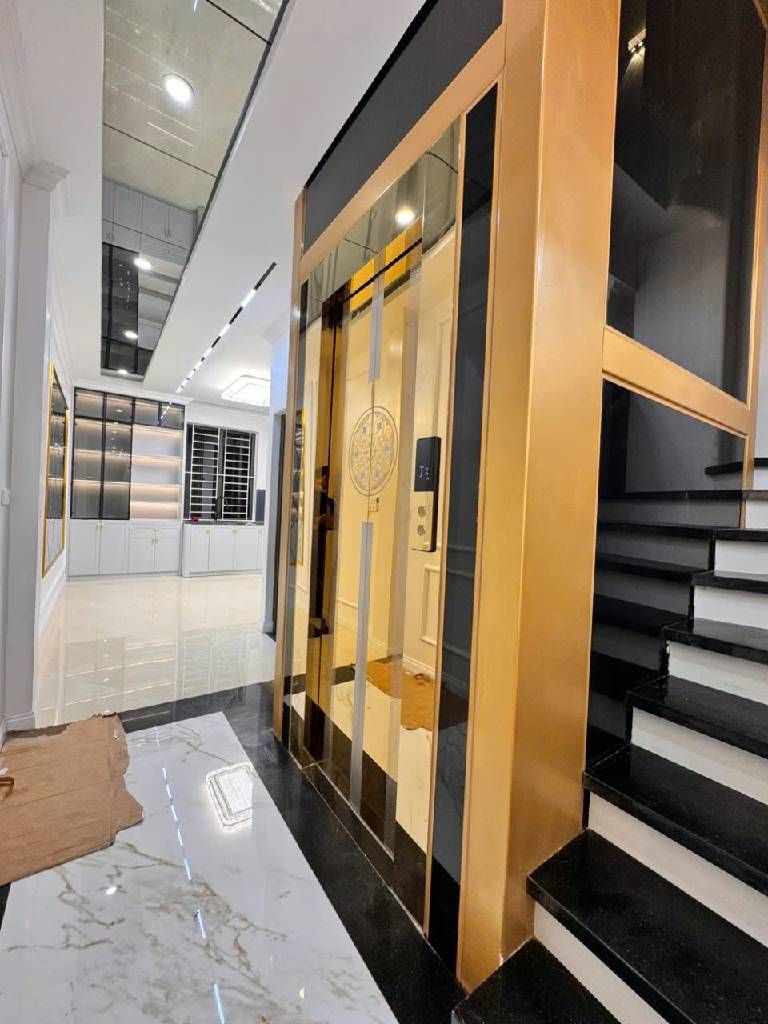 SIÊU PHẨM PHÂN LÔ HOÀNG QUỐC VIỆT – 7 TẦNG – THANG MÁY – TRƯỚC NHÀ Ô TÔ TRÁNH – NGỦ TRONG NHÀ – KINH DOANH 26.8 tỷ